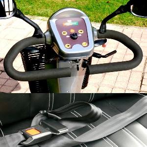 Scooter eléctrico modelo Grand Classe con manillar con control de velocidad, retrovisores y cinturón de seguridad