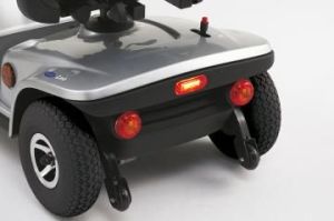 Scooter eléctrico modelo Leo con ruedas antivuelco